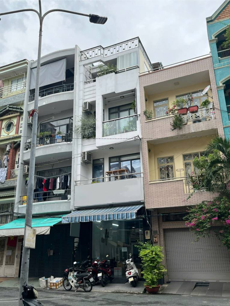 Bán nhà hiếm hẻm xe hơi, 4 tầng, 4.5x20m, Thành Thái, P.12, Q.10, khu vực sầm uất
